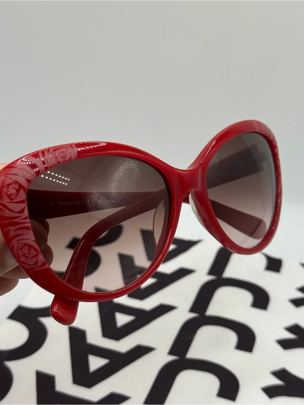 Valentino V617S Red Cat-Eye Women’s Sunglasses Floral Sculpting Italy Rare Pair